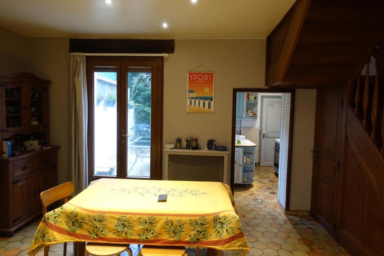 Tout Un 2Eme Etage A 300 Metres De La Mer, Chez L'Habitant ! 费康 外观 照片